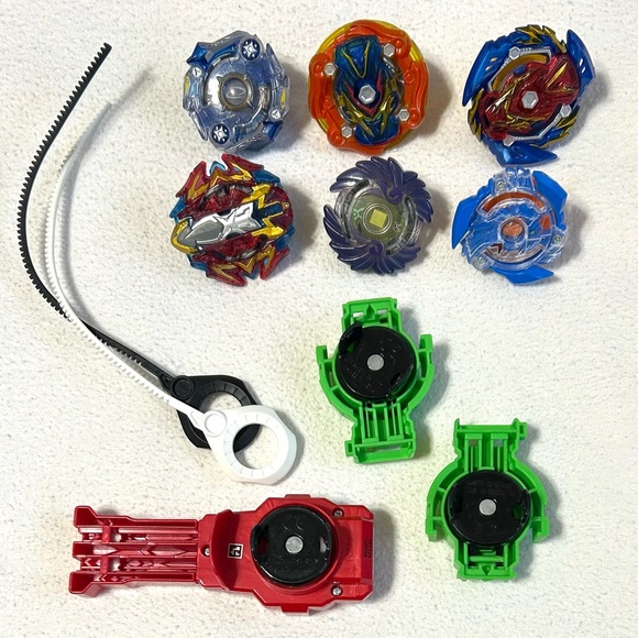 Beyblades Bundle: 6 Beyblades, 3 Launchers, 2 Pull Cords. - Picture 2 of 8